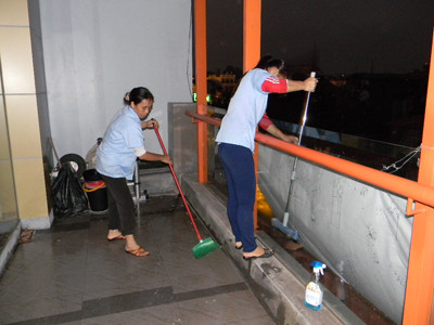 Trông nhà ngày Tết gồm các công việc dọn dẹp nhà cửa, chăm sóc cây trồng vật nuôi, hương khói... nhưng không dễ tìm được người thích hợp. Trông nhà ngày Tết gồm các công việc dọn dẹp nhà cửa, chăm sóc cây trồng vật nuôi, hương khói... nhưng không dễ tìm được người thích hợp