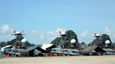 Tàu phóng lôi lớp Shershen (Project 206) trang bị tương tự Tuyra. Cả Tuyra và Shershen đều là những tàu rất lỗi thời, tuy nhiên trong điều kiện hiện tại Hải quân Nhân dân Việt Nam tạm thời vẫn phải duy trì chúng cho nhiệm vụ tuần tra bảo vệ bờ biển. 