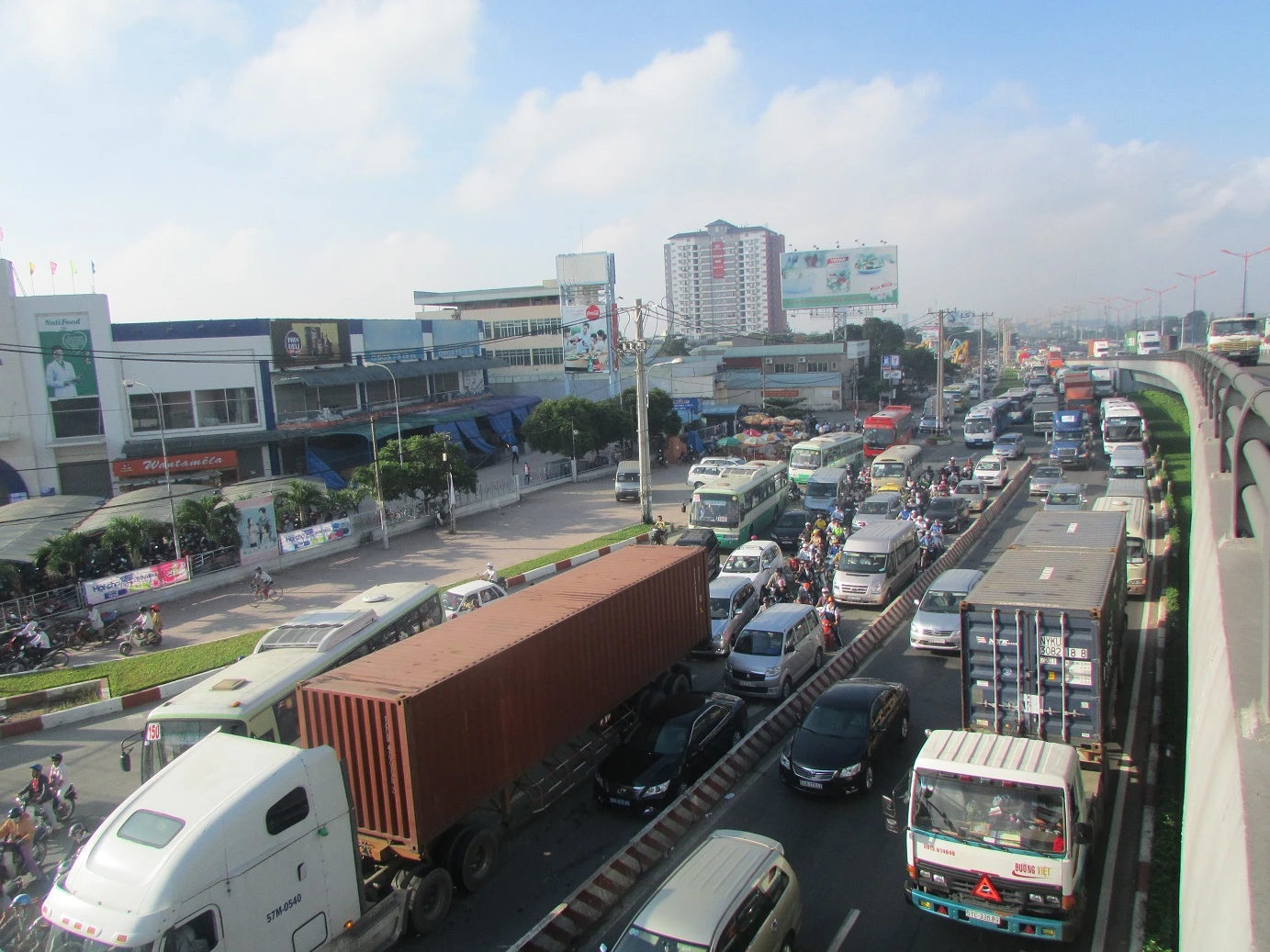 Vụ tai nạn khiến giao thông kẹt xe nghiêm trọng