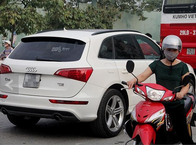 Audi Q5 cũng được sử dụng để đưa sĩ tử đến trường thi