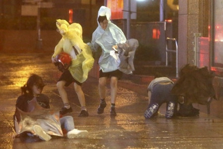 Siêu bão Soudelor nhấc bổng máy bay tại Đài Loan ảnh 7