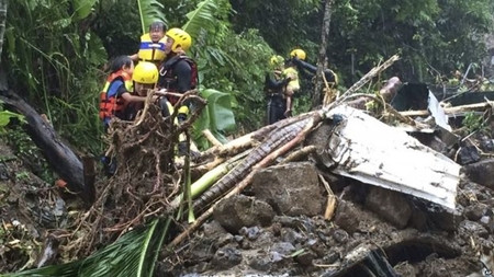 Siêu bão Soudelor nhấc bổng máy bay tại Đài Loan ảnh 2