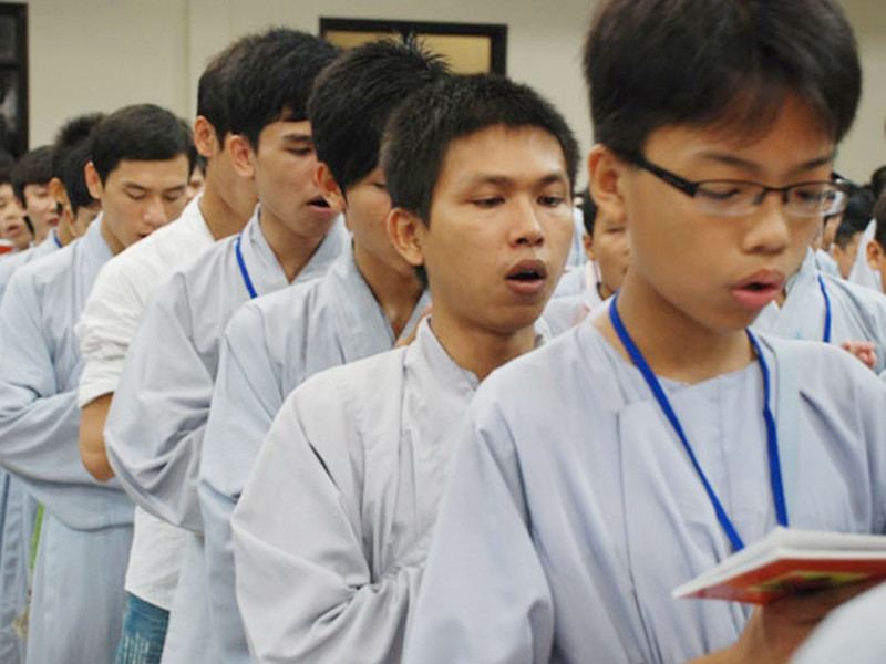 Bạn trẻ học hè tại chùa. Ảnh: chuahoangphap.com