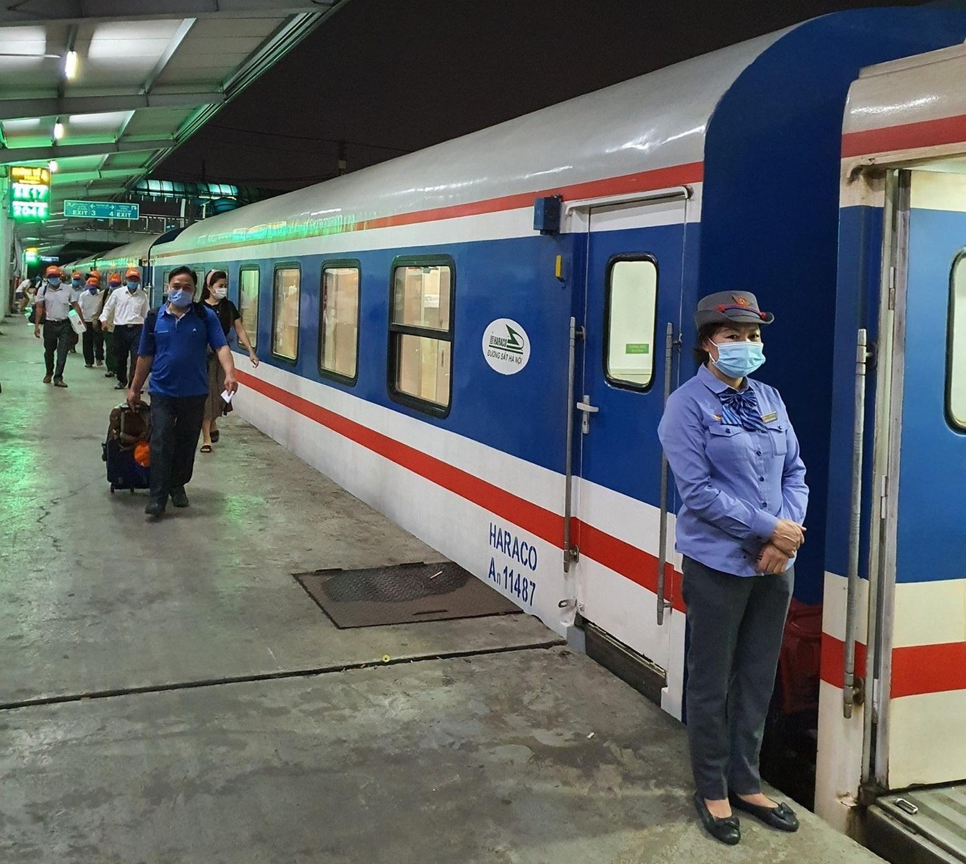 Thêm một số chuyến tàu và máy bay phải thay đổi lịch trình, huỷ chuyến do ảnh hưởng bão Noru.