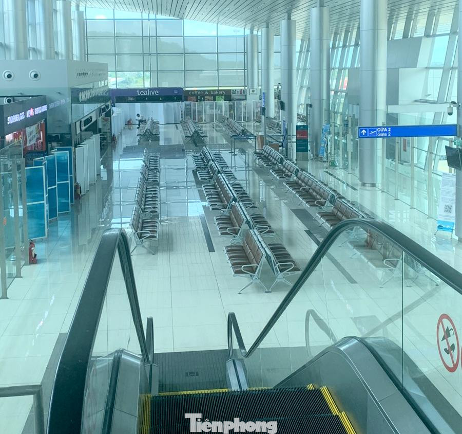 Bên trong khu cách ly đợi lên máy bay của sân bay Phú Quốc.