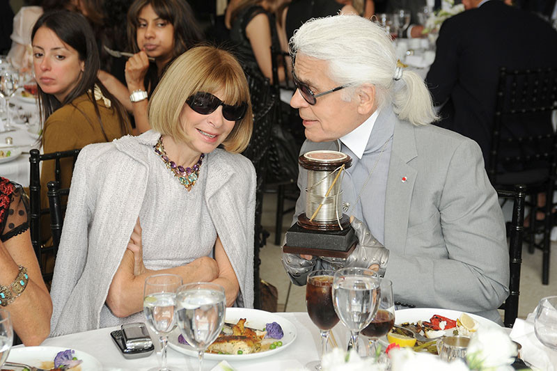 Karl chính là bạn thân lâu năm của Anna Wintour, người sáng lập Met Gala.