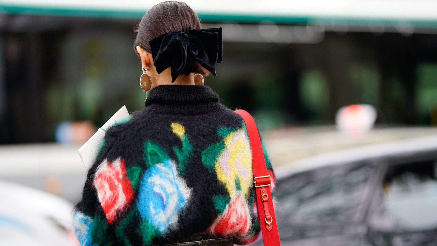 Tóc búi và một chiếc nơ lớn sẽ là ý tưởng tuyệt vời cho những hôm tóc xấu. Tóc búi và một chiếc nơ lớn sẽ là ý tưởng tuyệt vời cho những hôm tóc xấu.