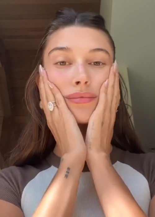 Không cầu kỳ, không phô trương nhưng vẫn thu hút, ấn tượng là cảm giác mà phong cách trang điểm latte mang lại.