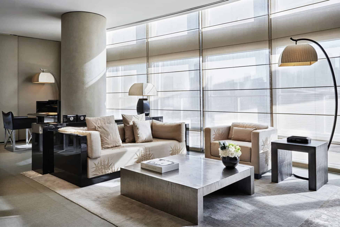 Armani Hotel Milan được thiết kế bởi kiến trúc sư Barbara Patrizio. Armani Hotel Milan được thiết kế bởi kiến trúc sư Barbara Patrizio.