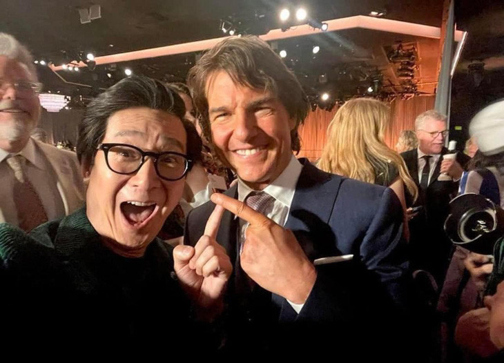 Biểu cảm phấn khích này là của một “ông chú” 52 tuổi đây sao?