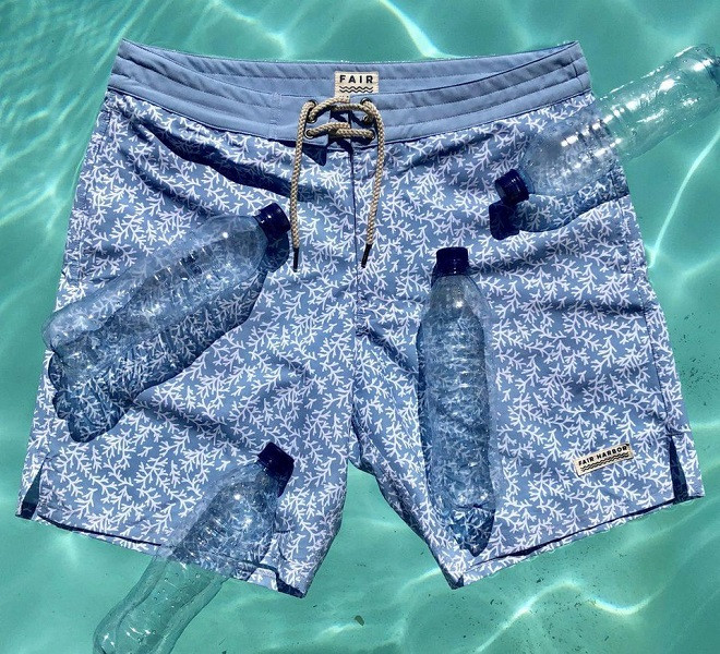 Các chất liệu dùng làm đồ bơi có nguồn gốc từ nhựa không thể phân hủy sinh học, vì vậy nó sẽ nằm mãi mãi trong các bãi chôn lấp hoặc đáy đại dương. Các chất liệu dùng làm đồ bơi có nguồn gốc từ nhựa không thể phân hủy sinh học, vì vậy nó sẽ nằm mãi mãi trong các bãi chôn lấp hoặc đáy đại dương.