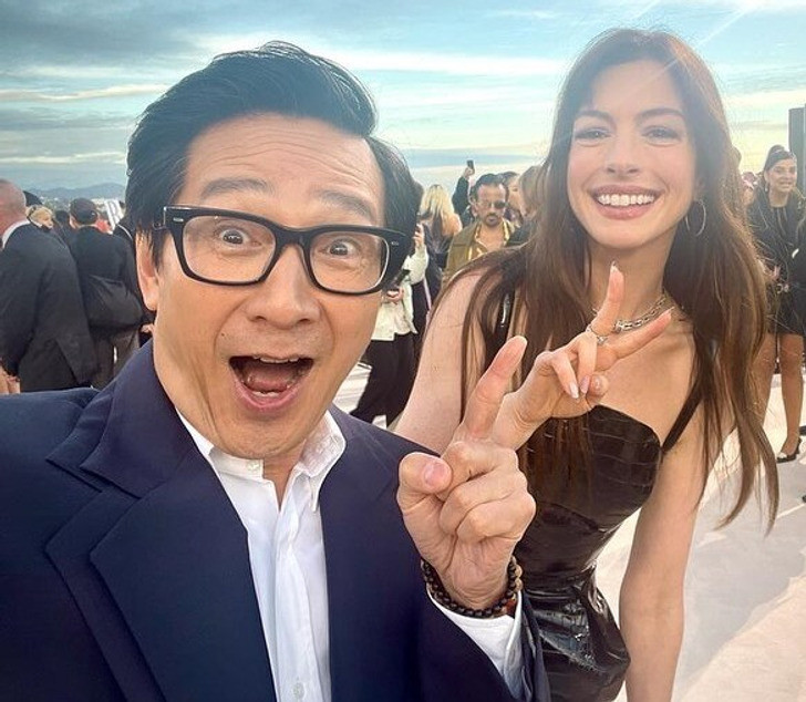 Tấm này selfie với Anne Hathaway cưng xỉu!