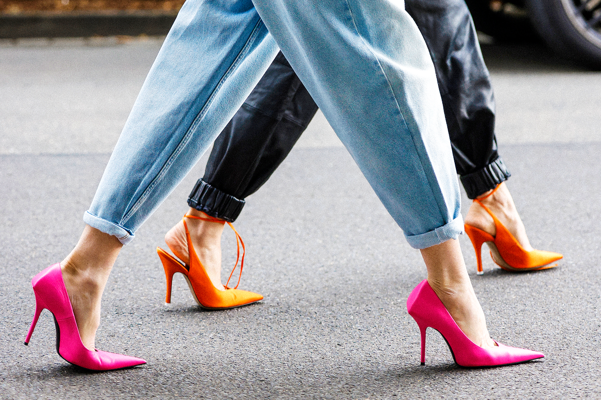 Gót giày càng mỏng thì càng hấp dẫn và càng kém thoải mái, cần tập luyện để quen với nó. Gót giày càng mỏng thì càng hấp dẫn và càng kém thoải mái, cần tập luyện để quen với nó.