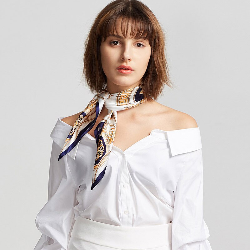 Thay vì chỉ đội lên đầu, dùng khăn quàng cổ làm thắt lưng, trang trí quai túi xách, buộc tóc thấp và thậm chí làm vòng tay, choker.