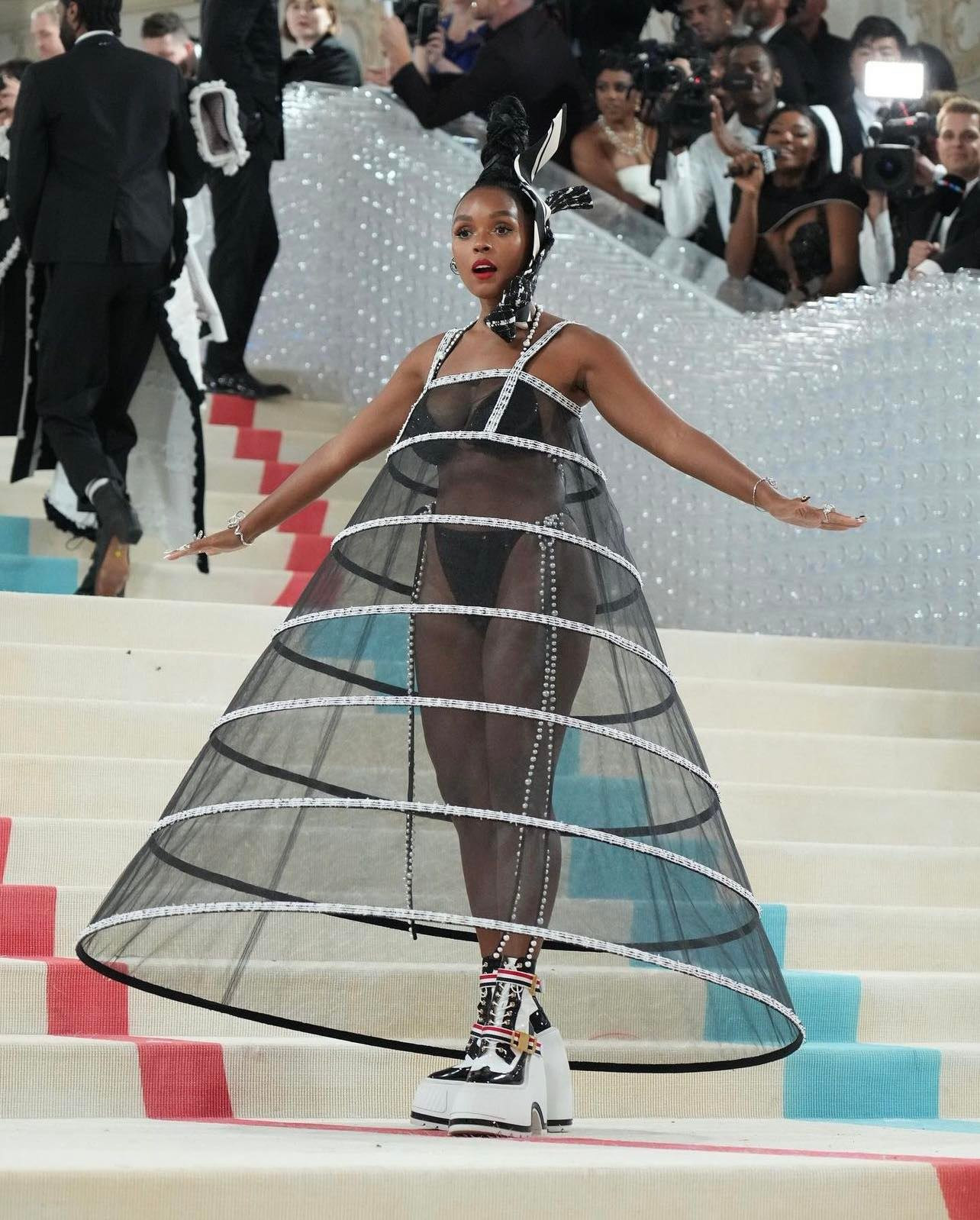 Lần này là đồ Thome Brown.