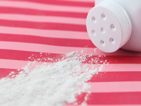 Phấn sẽ ngăn việc đổ mồ hôi, giảm thiểu sự cọ xát và phồng rộp.