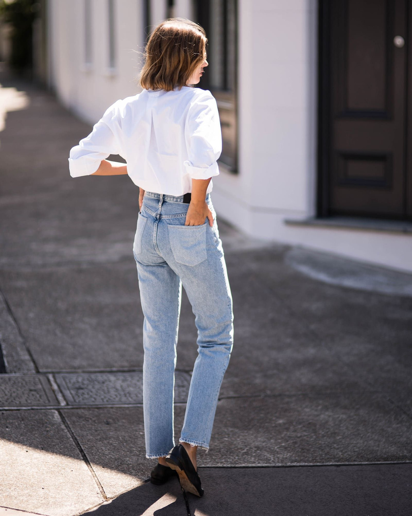 Một chiếc quần ống xuông cổ điển sẽ đạt điểm 10 nếu chiều dài vừa chạm ngay mắt cá chân. Một chiếc quần ống xuông cổ điển sẽ đạt điểm 10 nếu chiều dài vừa chạm ngay mắt cá chân.