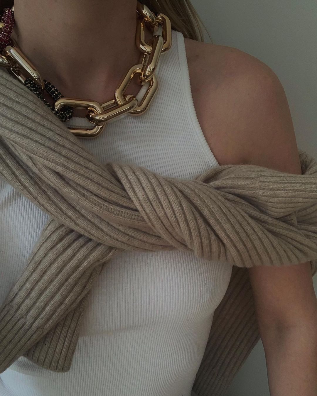 Hình ảnh quen thuộc của những tín đồ thời trang theo đuổi phong cách quý cô. Hình ảnh quen thuộc của những tín đồ thời trang theo đuổi phong cách quý cô.