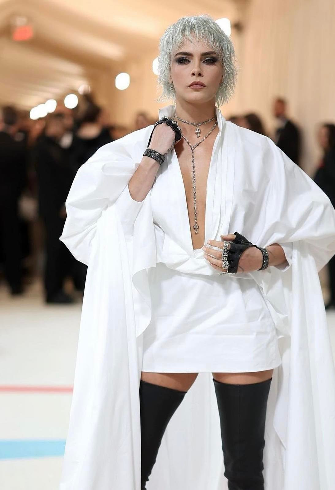 Và tất cả phụ kiện đều là tinh thần của Karl không sai một li.