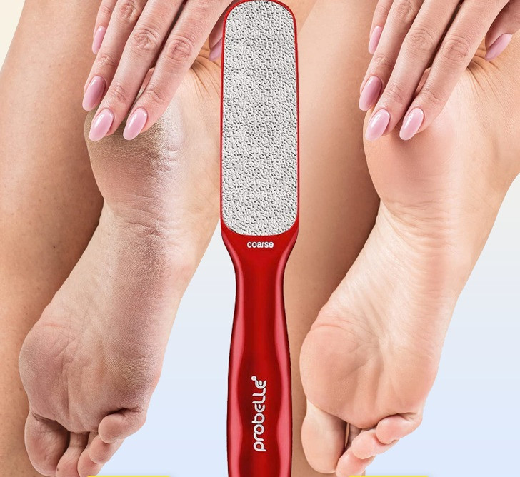 Đơn giản nhất là bôi kem dưỡng da gót chân và dùng chiếc giũa móng tay để loại bỏ chúng đi. Đơn giản nhất là bôi kem dưỡng da gót chân và dùng chiếc giũa móng tay để loại bỏ chúng đi.