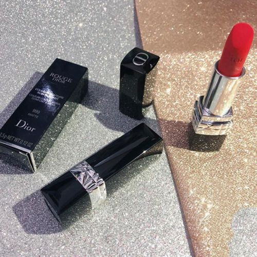 Dior Rouge 999 luôn được xếp vào hàng ngũ “những kẻ thống trị” trong lĩnh vực làm đẹp.