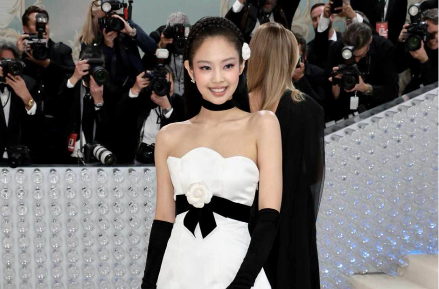 Muốn thả lỏng như thế cần sự chuẩn bị rất tốt mọi thứ về mặt tinh thần và cả sự chuẩn bị kỹ về ngoại hình, Jennie đã làm quá tốt khi lần đầu tham dự Met Gala. Muốn thả lỏng như thế cần sự chuẩn bị rất tốt mọi thứ về mặt tinh thần và cả sự chuẩn bị kỹ về ngoại hình, Jennie đã làm quá tốt khi lần đầu tham dự Met Gala.