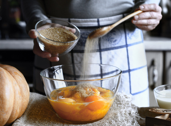 Màu đường nâu làm cho màu sắc của món ăn trông hấp dẫn hơn.