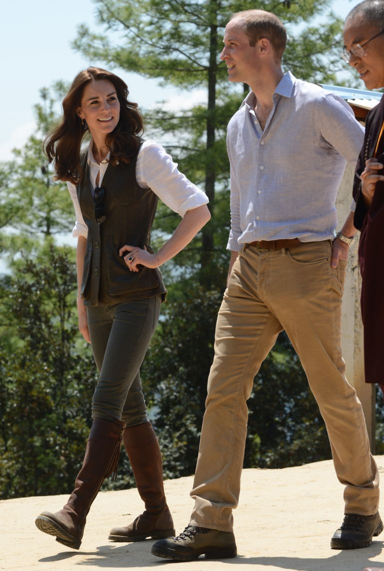 Kate mặc quần jeans khá thường xuyên nhưng không phải loại màu xanh bụi bặm. Kate mặc quần jeans khá thường xuyên nhưng không phải loại màu xanh bụi bặm.