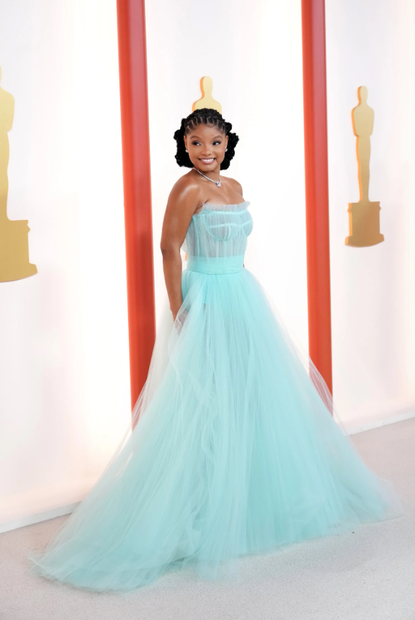 Halle Bailey, nàng tiên cá gây tranh cãi của Disney chọn Dolce &amp; Gabbana.