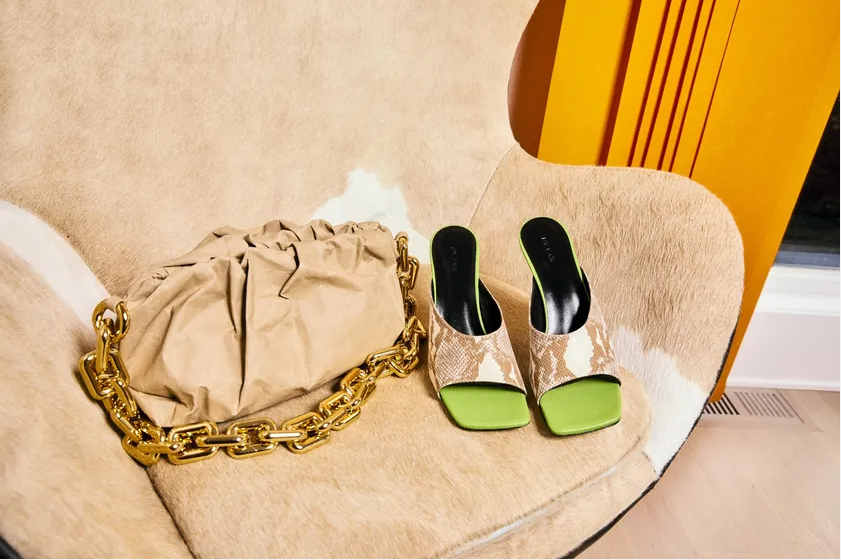 Túi và giày Bottega là phụ kiện ưa thích của Rocha. Túi và giày Bottega là phụ kiện ưa thích của Rocha.