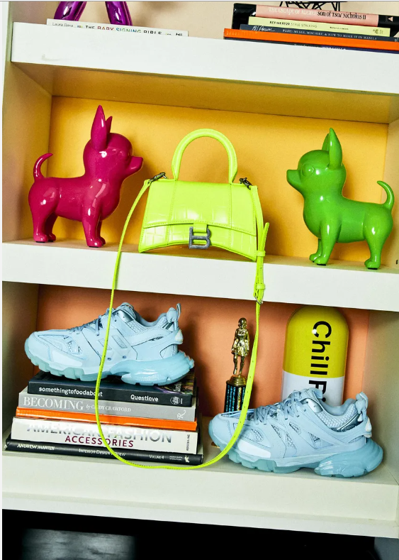 Màu xanh lá non là màu Coco Rocha khá ưu tiên trong thời gian này. Màu xanh lá non là màu Coco Rocha khá ưu tiên trong thời gian này.