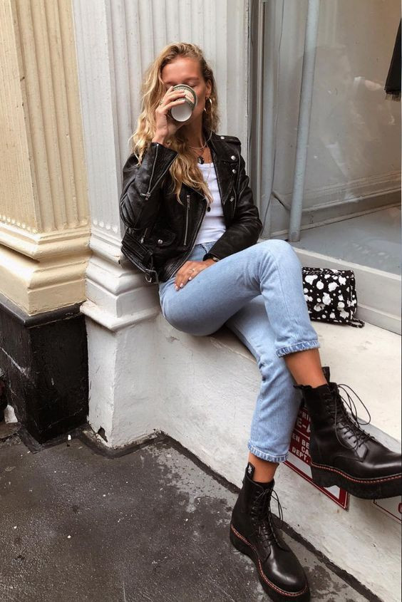 Hoặc chọn quần jeans có chiều dài cao hơn 1 - 2 inch so với phần trên của đôi bốt. Hoặc chọn quần jeans có chiều dài cao hơn 1 - 2 inch so với phần trên của đôi bốt.