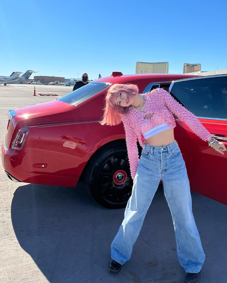 Nếu muốn theo trend, hãy mua một chiếc quần jeans mới của thời đại này.