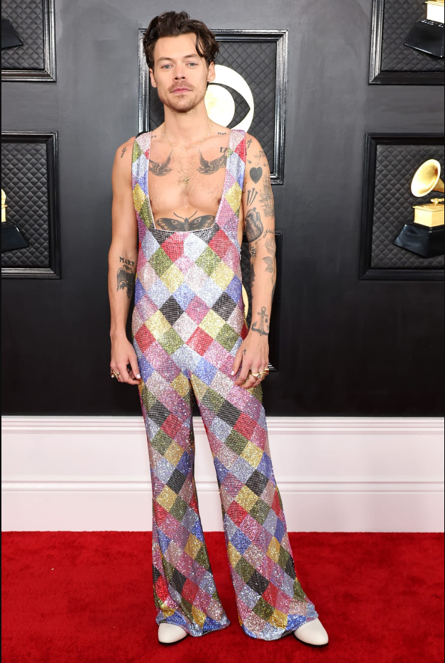Những bộ jumpsuit sequin là thiết kế yêu thích của Harry Styles. Những bộ jumpsuit sequin là thiết kế yêu thích của Harry Styles.