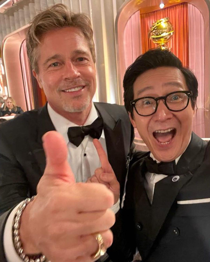 Chụp với Brad Pitt hẳn là fanboy cùng idol nè.