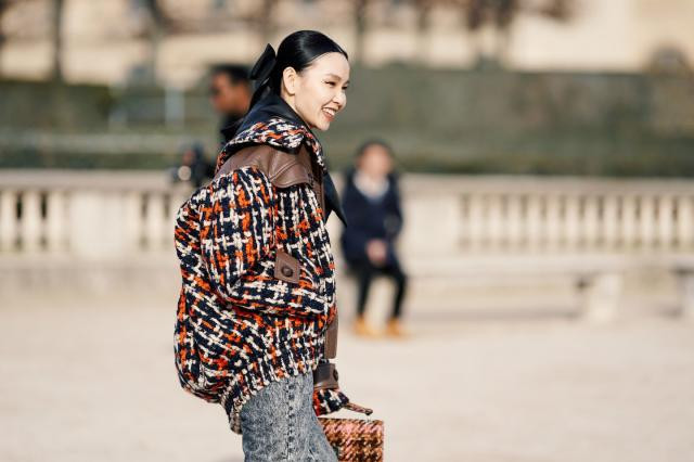 Không phải cứ nữ tính mới hợp với kẹp nơ, style nào cũng dễ dàng phối với chiếc nơ sau tóc. Không phải cứ nữ tính mới hợp với kẹp nơ, style nào cũng dễ dàng phối với chiếc nơ sau tóc.