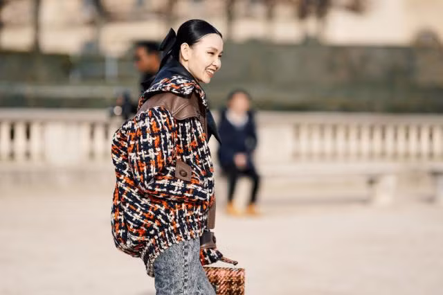 Không phải cứ nữ tính mới hợp với kẹp nơ, style nào cũng dễ dàng phối với chiếc nơ sau tóc.