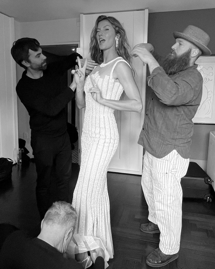 Những gì công chúng quan tâm là thực tế diễn ra sau hình ảnh long lanh của các ngôi sao hơn là những bức ảnh khô khan. Những gì công chúng quan tâm là thực tế diễn ra sau hình ảnh long lanh của các ngôi sao hơn là những bức ảnh khô khan.