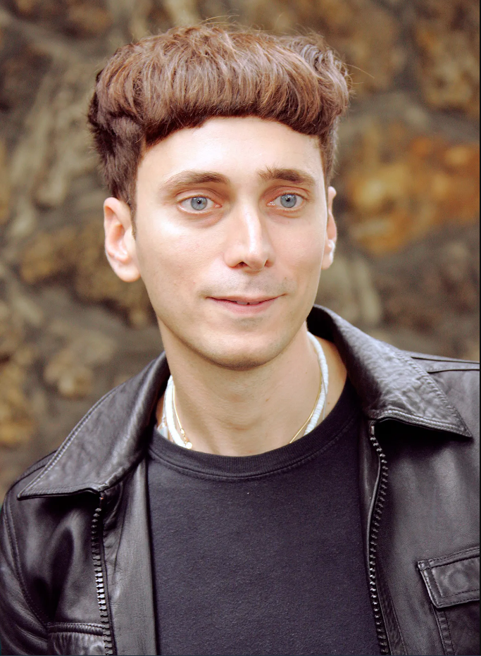 Hedi Slimane đòi khoản nợ 10 triệu Euro đã thỏa thuận trong hợp đồng với Saint Laurent.