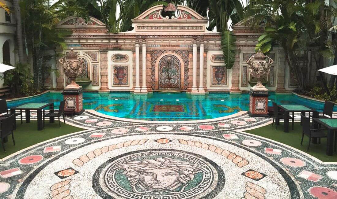 Casuarina Casa từng là nhà của NTK lừng danh Gianni Versace. Casuarina Casa từng là nhà của NTK lừng danh Gianni Versace.
