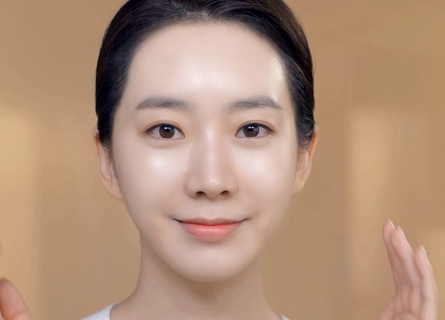 Các chuyên gia y tế khuyến cáo không nên rửa mặt quá 2 lần/ngày để tránh kích ứng da. Vì vậy rửa mặt xong cần thoa kem dưỡng ngay để làm dịu và khóa ẩm cho làn da nhạy cảm. Các chuyên gia y tế khuyến cáo không nên rửa mặt quá 2 lần/ngày để tránh kích ứng da. Vì vậy rửa mặt xong cần thoa kem dưỡng ngay để làm dịu và khóa ẩm cho làn da nhạy cảm.