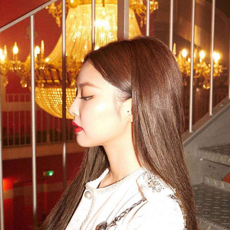 Visual đáng ngưỡng mộ của Jennie với phong cách Parisian. Visual đáng ngưỡng mộ của Jennie với phong cách Parisian.