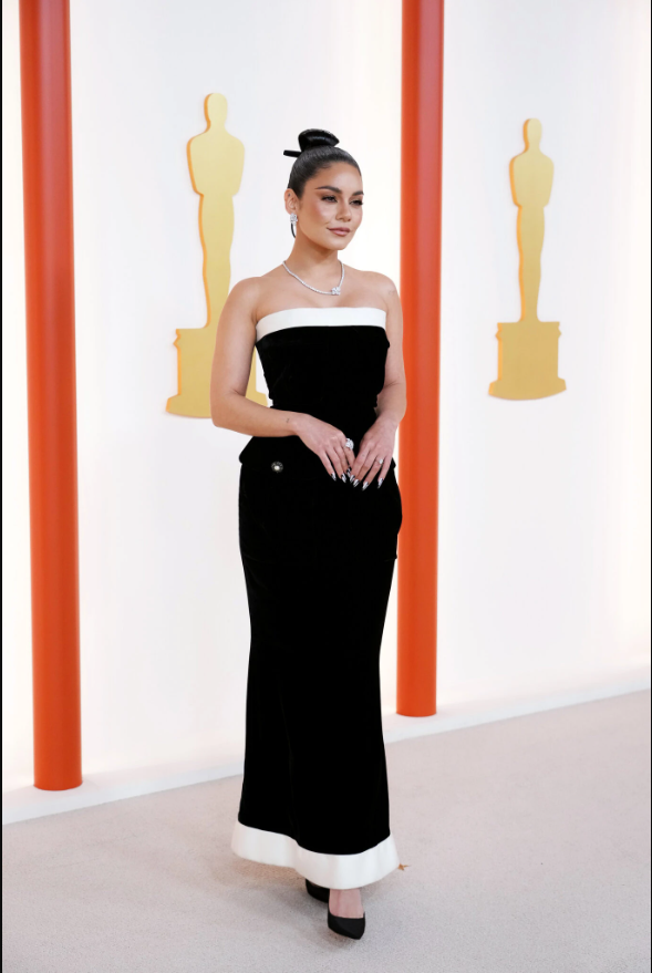 Vanessa Hudgens cũng là ngôi sao sử dụng đồ vintage, váy cô mặc từ kho lưu trữ của Chanel.