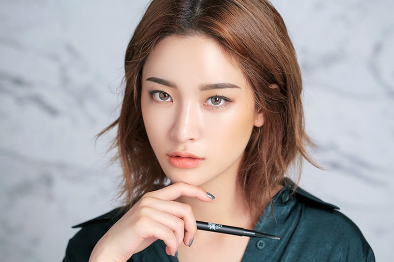 Chúng ta không thể chạy theo xu hướng bằng cách xăm lông mày vì rất khó để thay đổi hình dáng và màu sắc. Chúng ta không thể chạy theo xu hướng bằng cách xăm lông mày vì rất khó để thay đổi hình dáng và màu sắc.