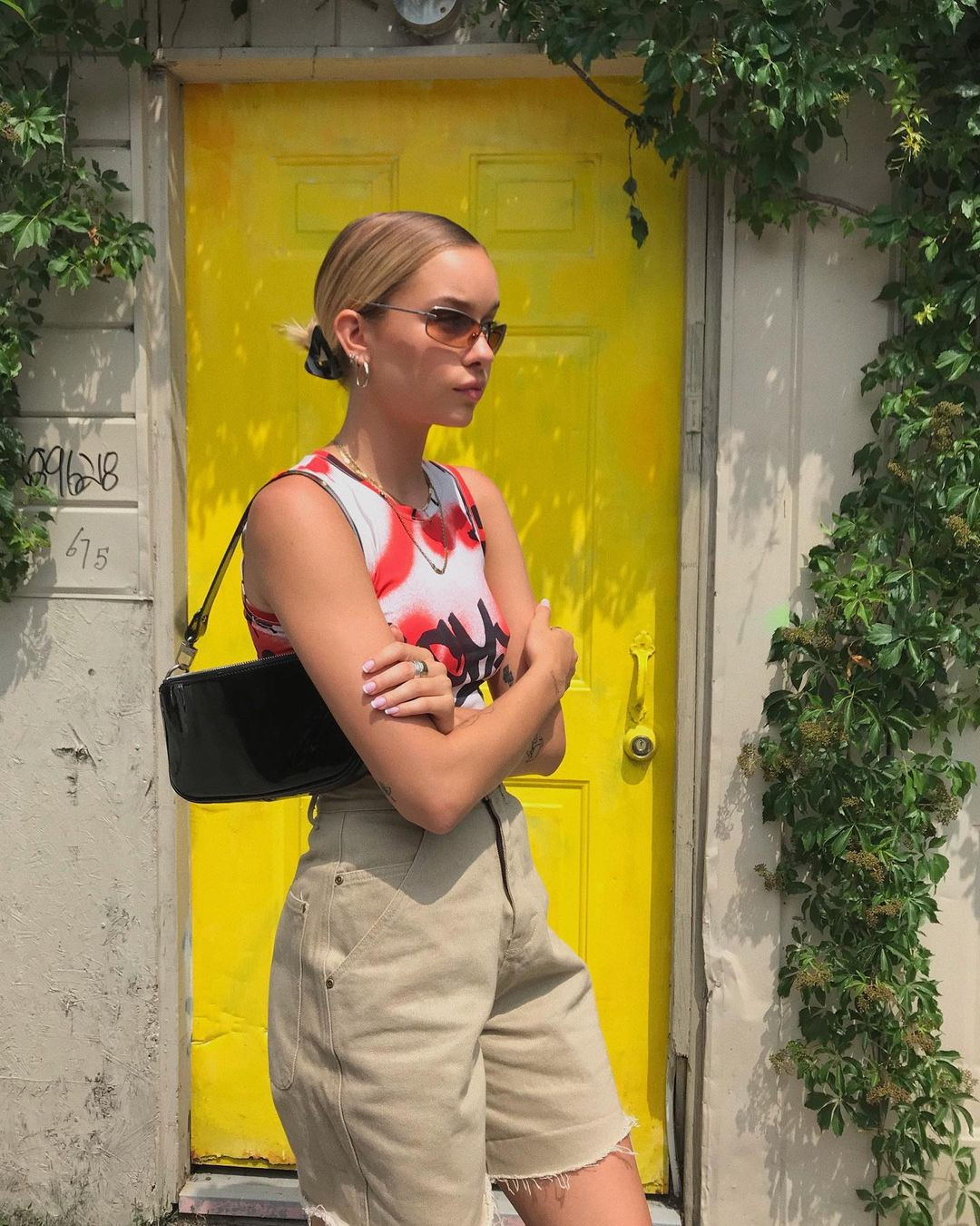 Tank top in hình cực kì thu hút giới trẻ vì nó phá cách và đầy năng lượng.