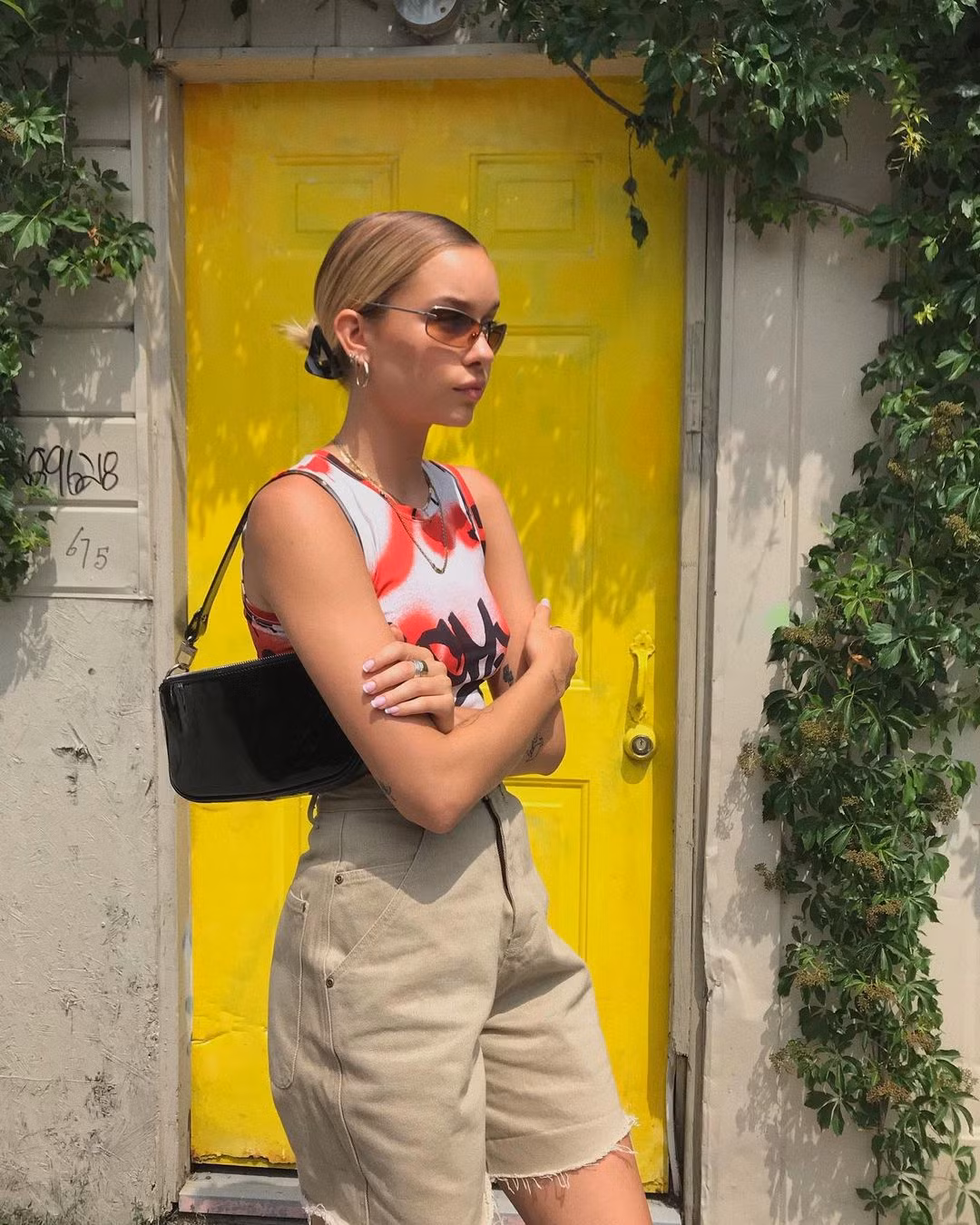 Tank top in hình cực kì thu hút giới trẻ vì nó phá cách và đầy năng lượng.