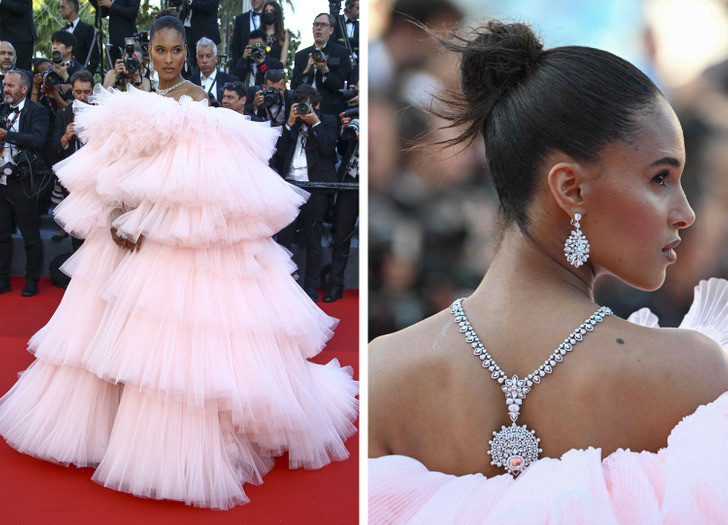 Cindy Bruna khiến dân tình không thể rời mắt với chiếc đầm bồng bềnh và vòng cổ nạm kim cương hoành tráng được xoay ra phía sau.