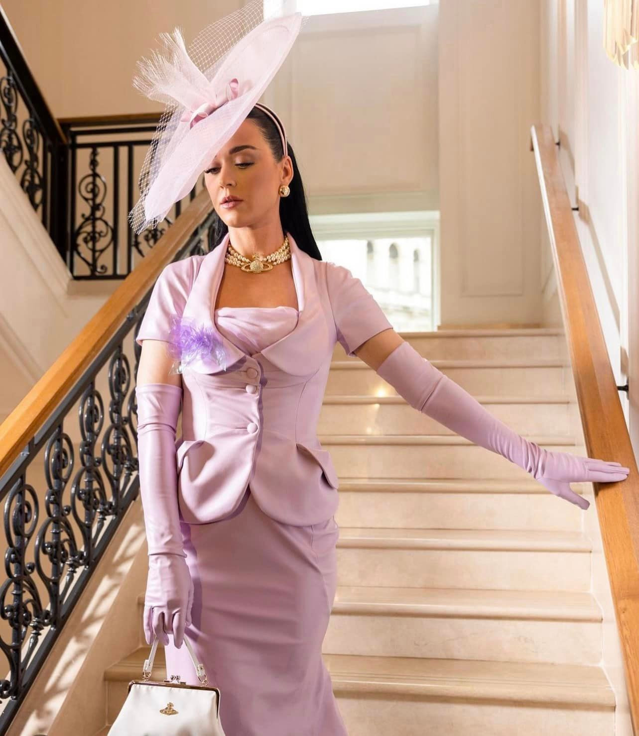 Tông màu tím nhạt của Katy mang sắc thái vương giả và tinh tế. Tông màu tím nhạt của Katy mang sắc thái vương giả và tinh tế.