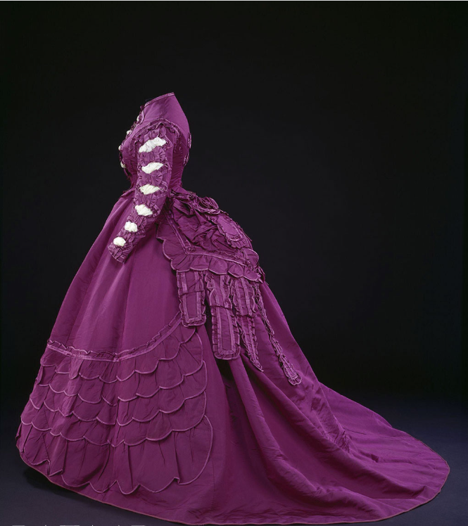 Đầm lụa tơ tằm do Madame Vignon thiết kế cho Hoàng hậu Eugenie, vợ của Vua Napoléon III. Đầm lụa tơ tằm do Madame Vignon thiết kế cho Hoàng hậu Eugenie, vợ của Vua Napoléon III.