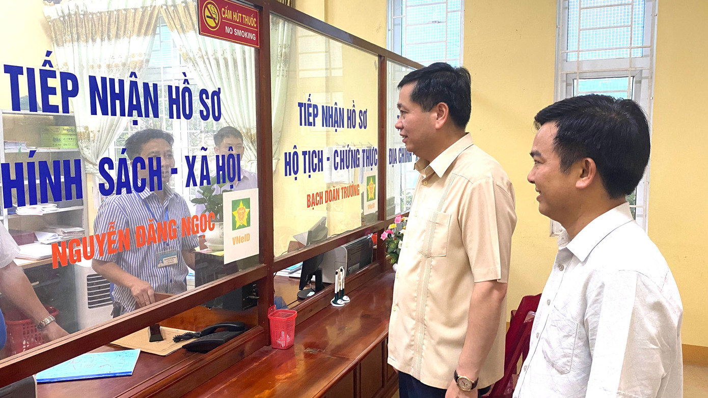 Bí thư Tỉnh ủy Quảng Trị Nguyễn Long Hải kiểm tra công tác chuẩn bị các điều kiện thành lập và vận hành thử của xã mới tại xã Bến Quan, huyện Vĩnh Linh chiều 11/6. Ảnh: Thanh Châu Bí thư Tỉnh ủy Quảng Trị Nguyễn Long Hải kiểm tra công tác chuẩn bị các điều kiện thành lập và vận hành thử của xã mới tại xã Bến Quan, huyện Vĩnh Linh chiều 11/6. Ảnh: Thanh Châu